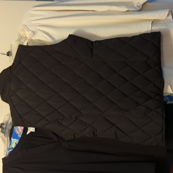 Beautiful Calvin Klein quilted vest -NWOT - Picture 4 of 4